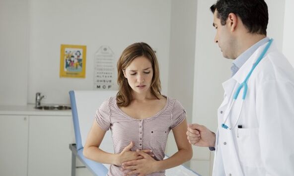 Gastroenterologul explică în detaliu pacientului cu pancreatită cum să mănânce pentru a nu dăuna organismului