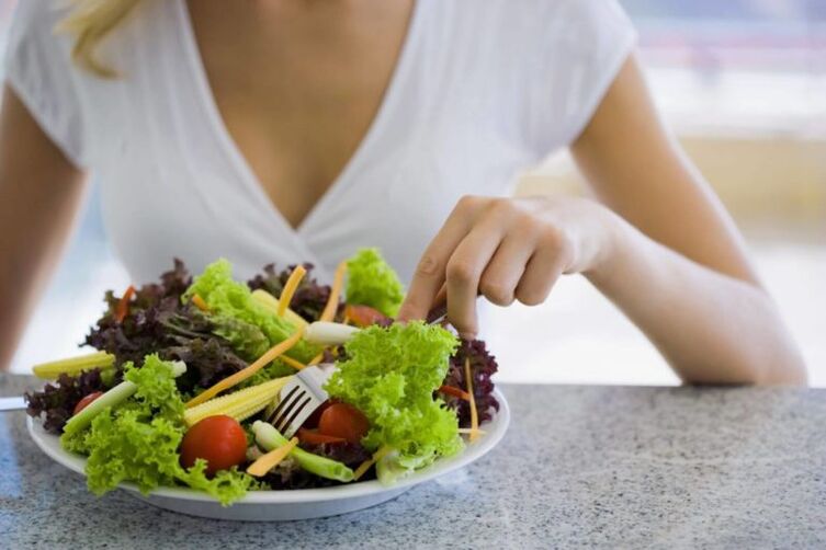 Mănâncă salată de legume în dieta ta preferată